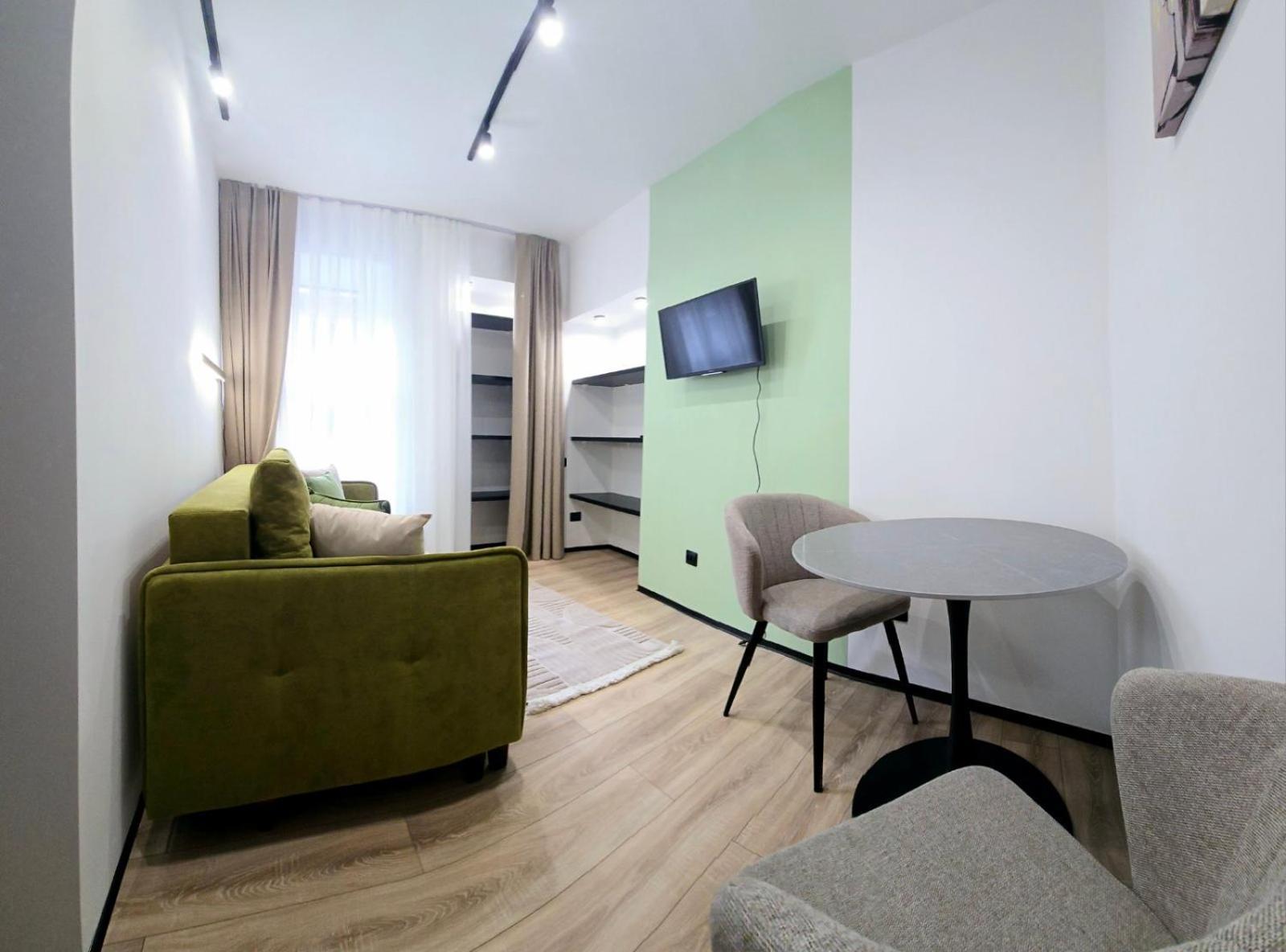 Apartment In The City Center Near The Park Львов Экстерьер фото