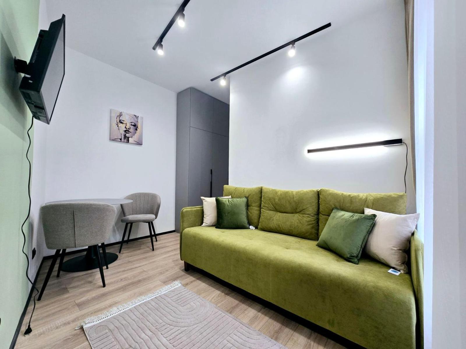 Apartment In The City Center Near The Park Львов Экстерьер фото